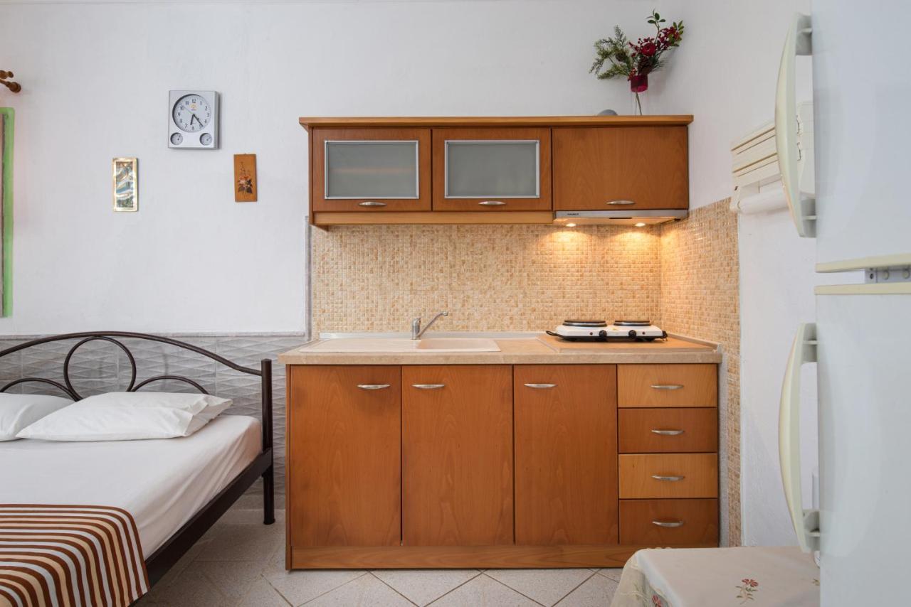 Agatha House Aparthotel Valti Bagian luar foto