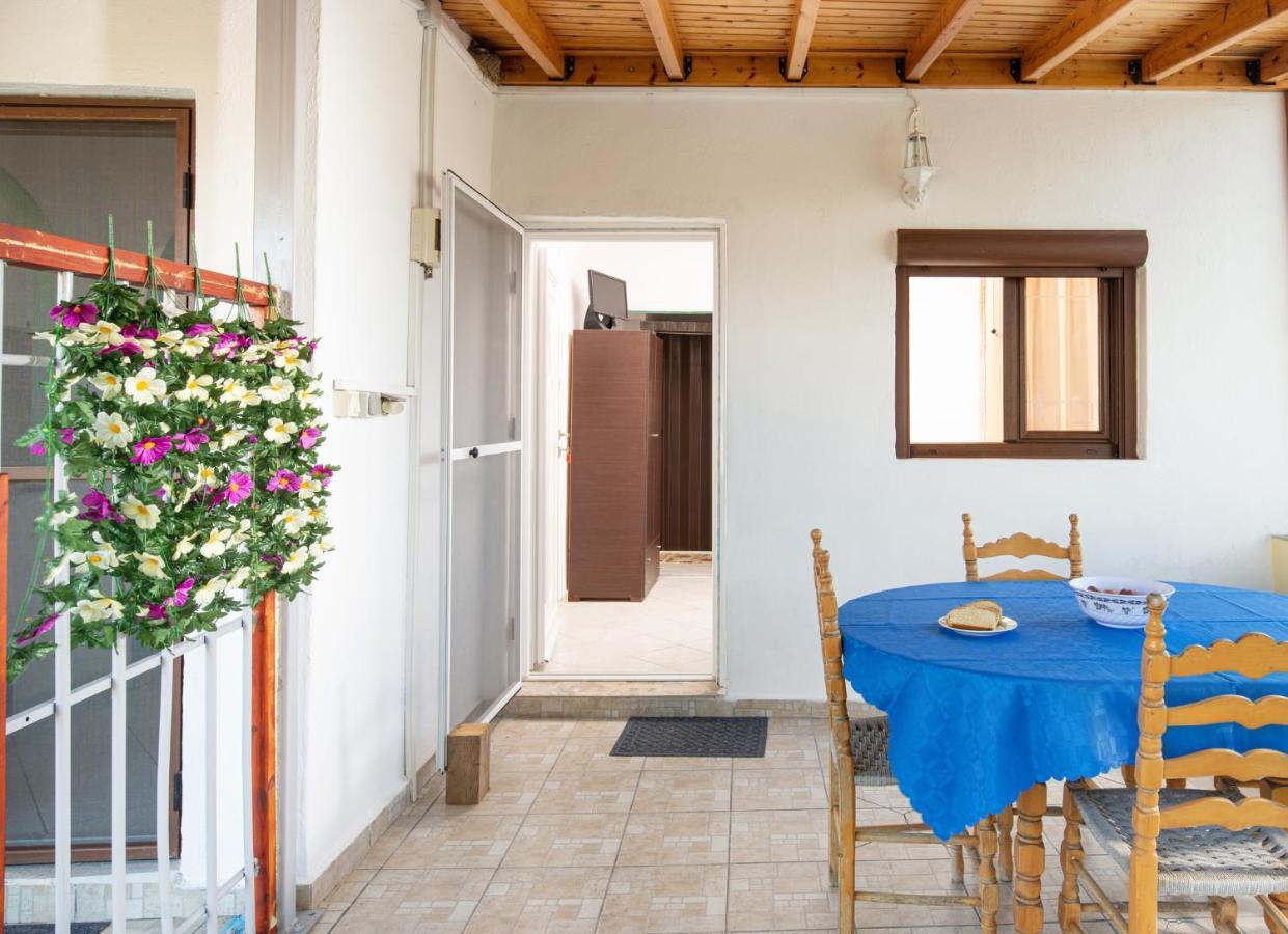 Agatha House Aparthotel Valti Bagian luar foto